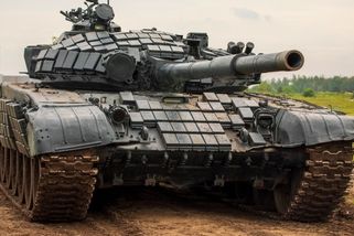 Video: mají řidiči tanků vyšší šanci na přežití? Z hořícího ruského T-72 utekl pouze on, ostatní vojáky nechal uvnitř